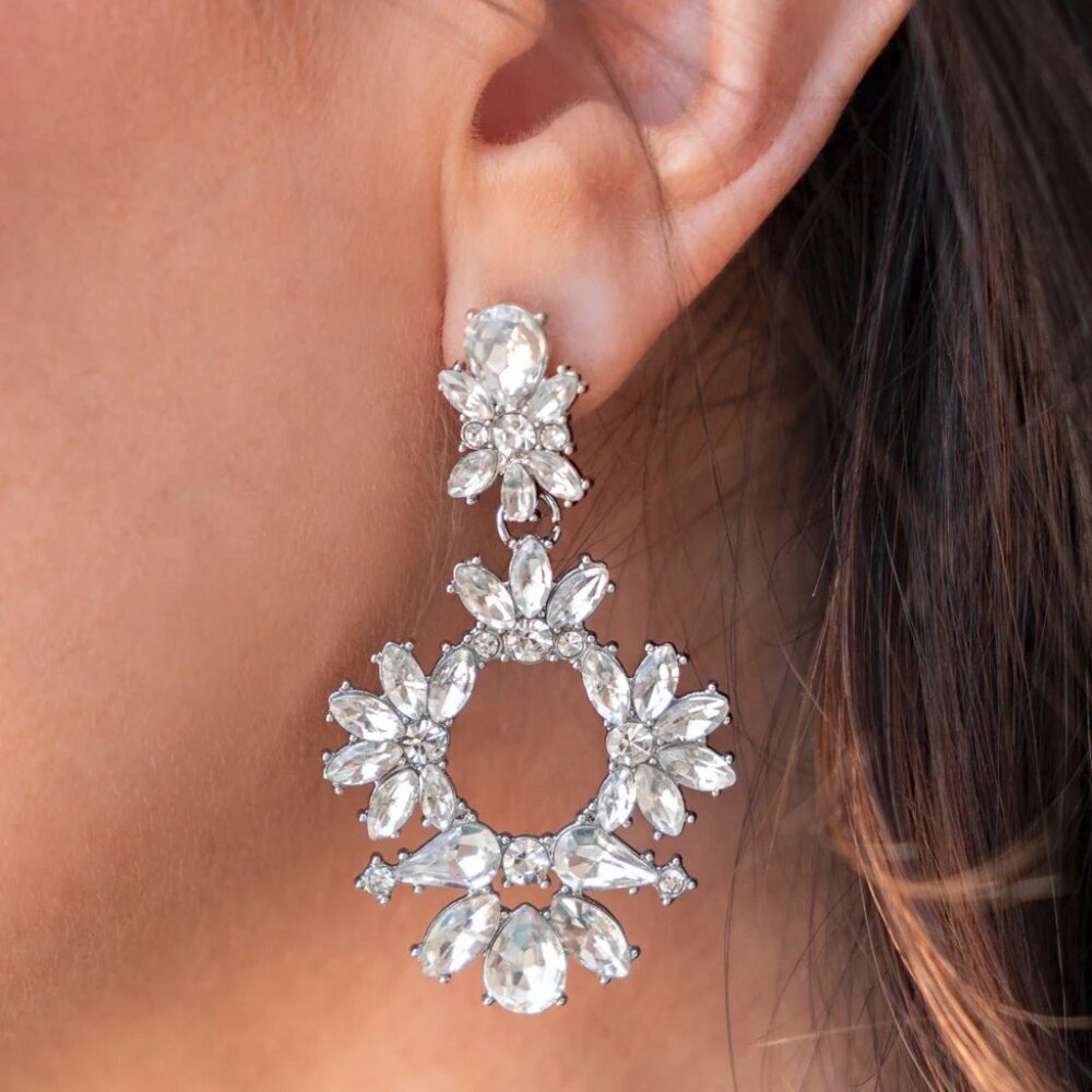 Paparazzi Jewelry Accessories - Leave them Speechless - White Earrings - Vintage - Picture 3 of 4
